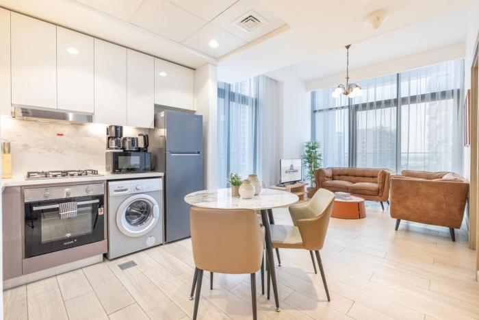 Bright Corner Home minutes from Downtown