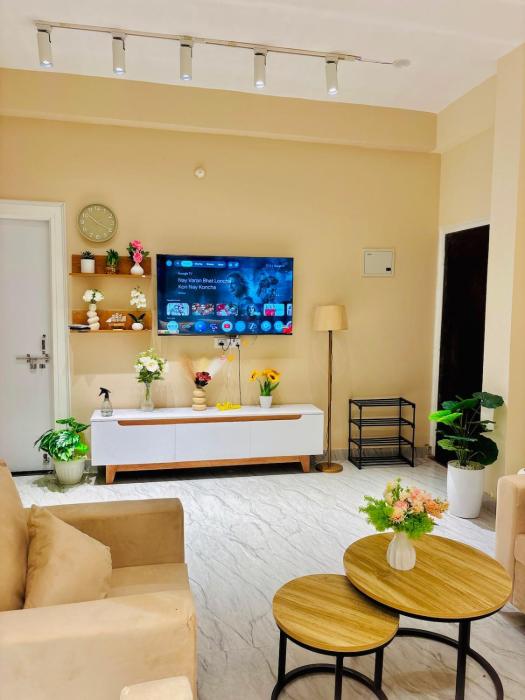 The Simphaus 1BHK Flat With Private Balcony Near Assi Ghat , BHU AND Kashi Temple