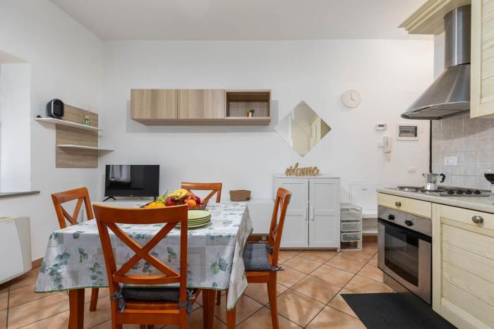 Piazza dei Leoni-Historical Center & Station within Walking Distance