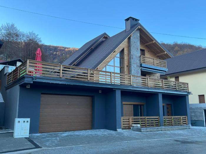 Villa Lake House