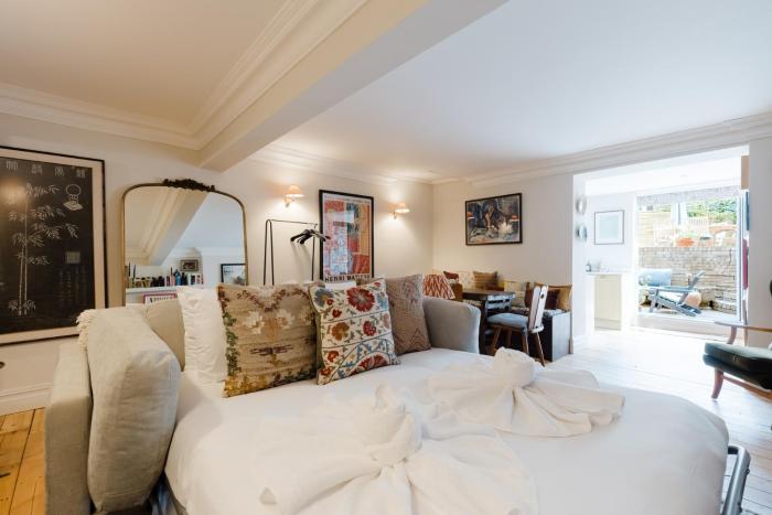 Farmhouse Chic Studio Flat with Private Garden