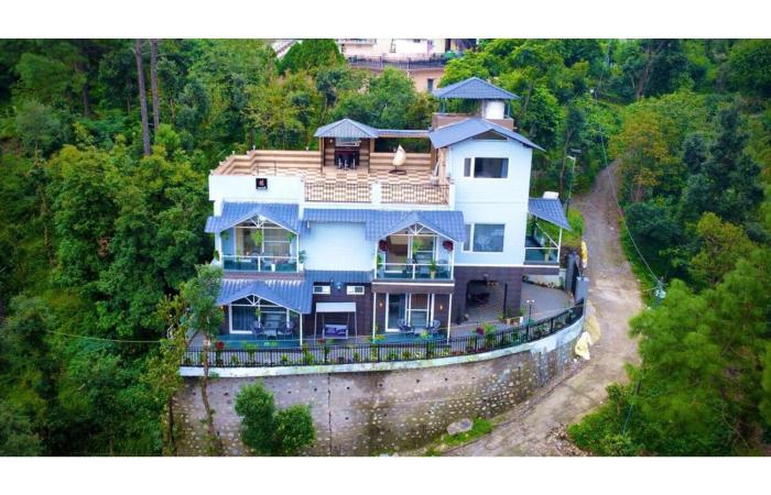 Vanyra -5BR Villa with Huge Terrace & Valley Views