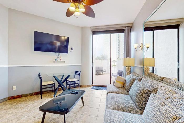 Gorgeous ground-floor condo private patio shared pool and beach access