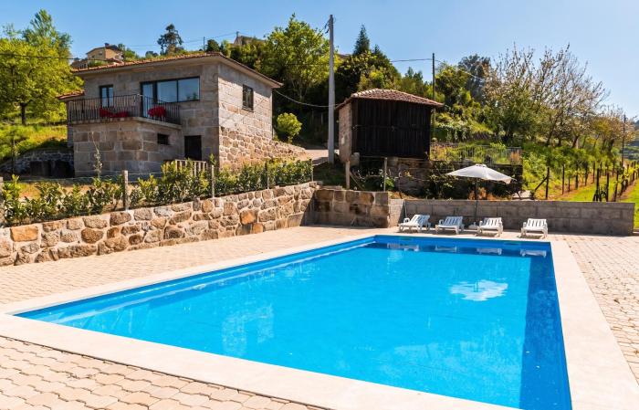 Charming House in Fornos with shared pool