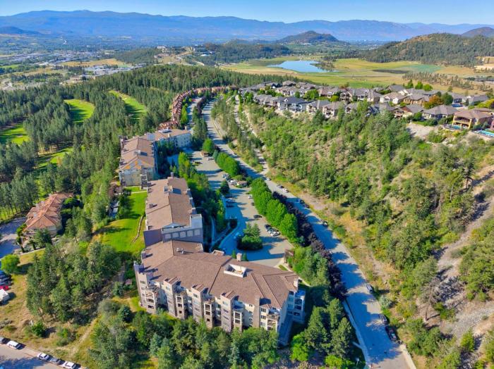 Mountain View Condo w Pool, Hot Tub & Golf 2213