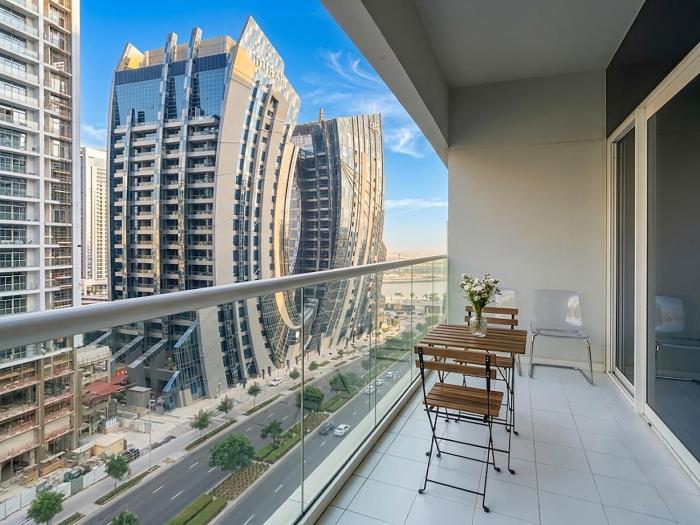 Canal Front 1BHK 5-Star Facilities Business Bay