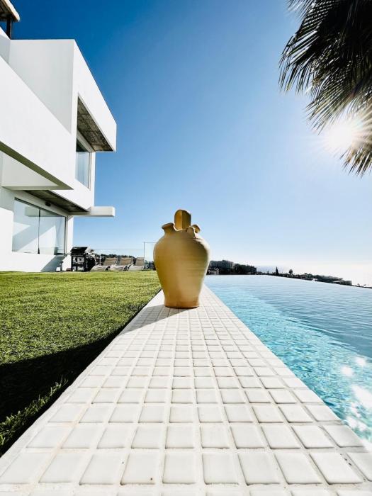 CaDario Andalucia, Design Villa with Infinity Pool, Málaga Coast
