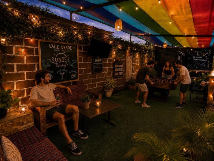 Valle verde, Hostel & camping