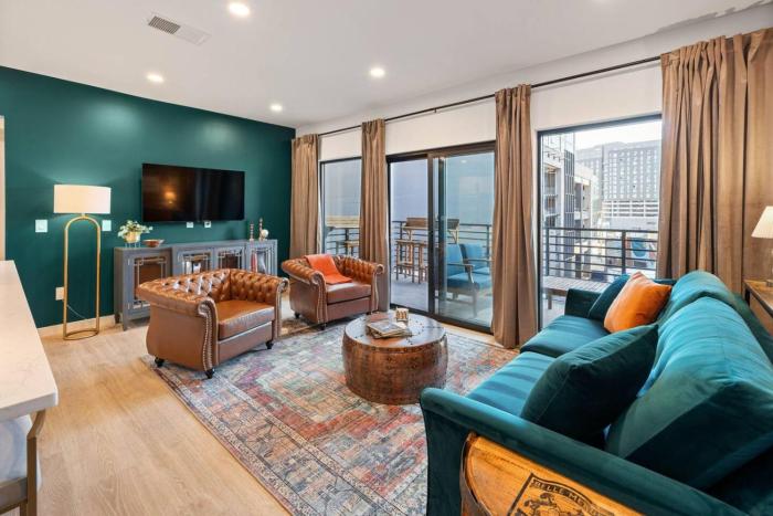 Walk to Downtown Nash from The Speakeasy Pool, Gym, Parking and More, Amazing Location
