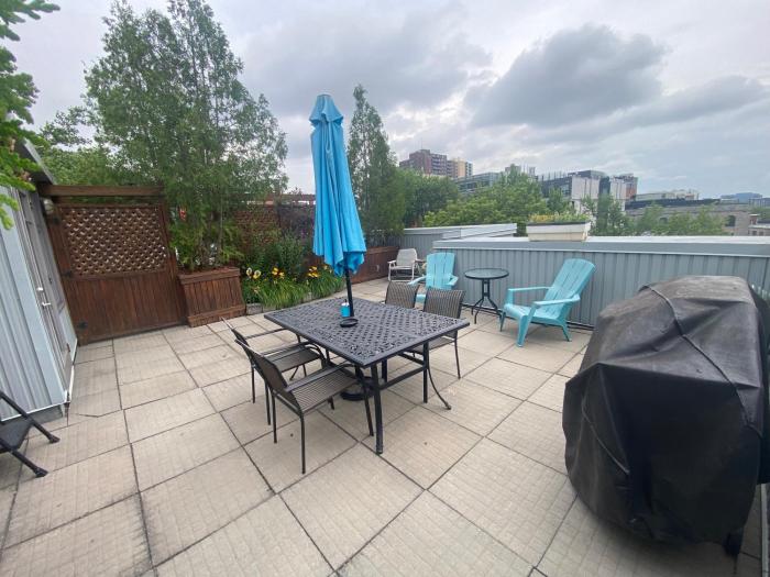 ApartHotelMontreal by Les Terrasses Saint Urbain 2225I2
