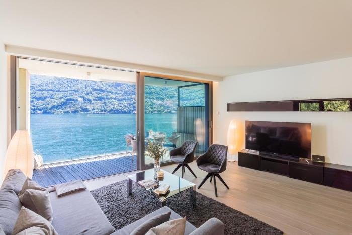 Laglio Élite Retreat - With Pool and Parking by RentComo