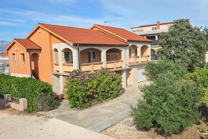 Garden Apartments Vir
