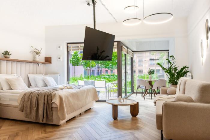 Granaria Premium Suite with Jacuzzi and Patio - Gdansk Old Town by Lion Apartments