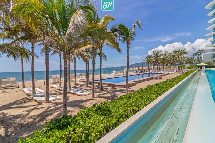 Aria Ocean - Beachfront Resort Family-Friendly Pools & Parking