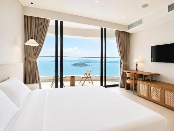 An apartment with a panorama sea view at Paramount tower