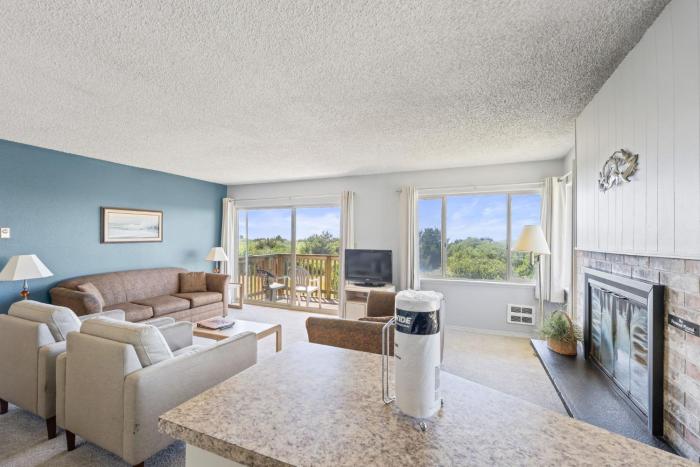 Ocean View Family Suite - Full Kitchen - Sleeps 8 - Pool and Hot Tub
