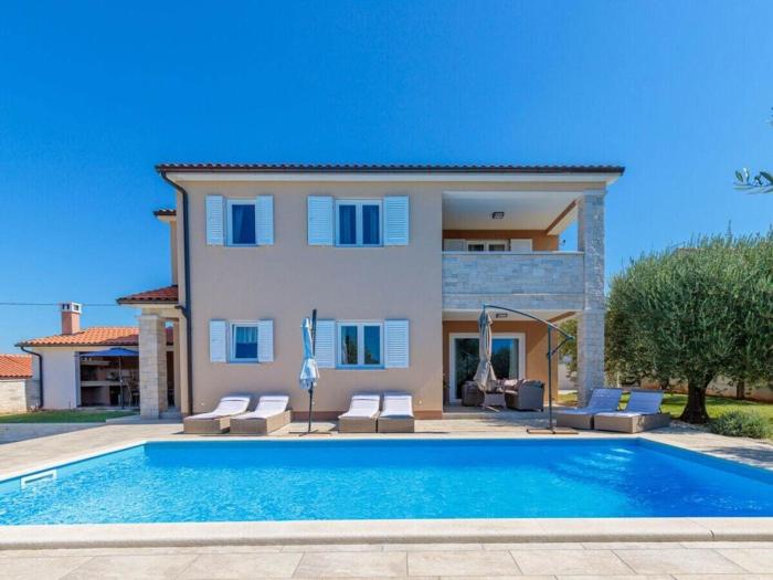 Villa in Sveti Lovrec with swimming pool