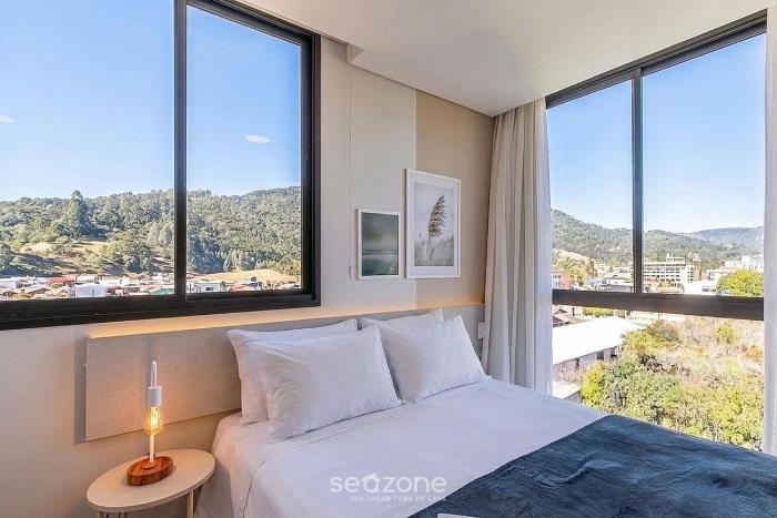 Studio em Cond. c Garagem e Vista Cid. UST0508