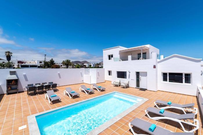Villa Camino del Volcan by Villa Plus