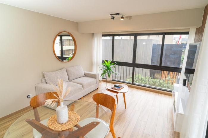 Modern 2BR Apt the HEART of Miraflores with AC