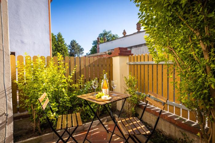 Charming Historic Cottage with Two Apartments near Prague Zoo
