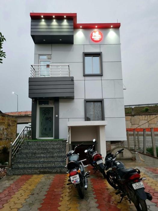 OYO 81090 Hotel Ml Residency