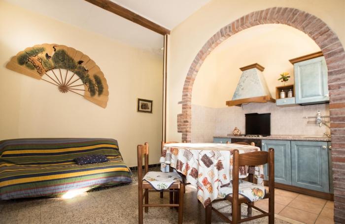 Charming Apartment in Massa Marittima, Shared Pool
