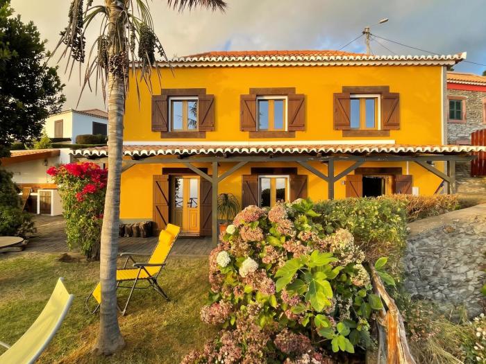 Sea-view house in Fajã da Ovelha with garden and terrace