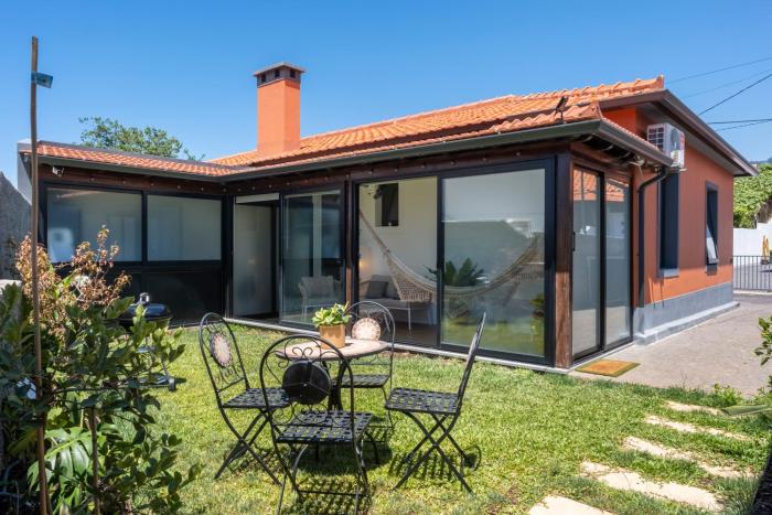 A Casa Papaya - Funchal home with garden and private parking