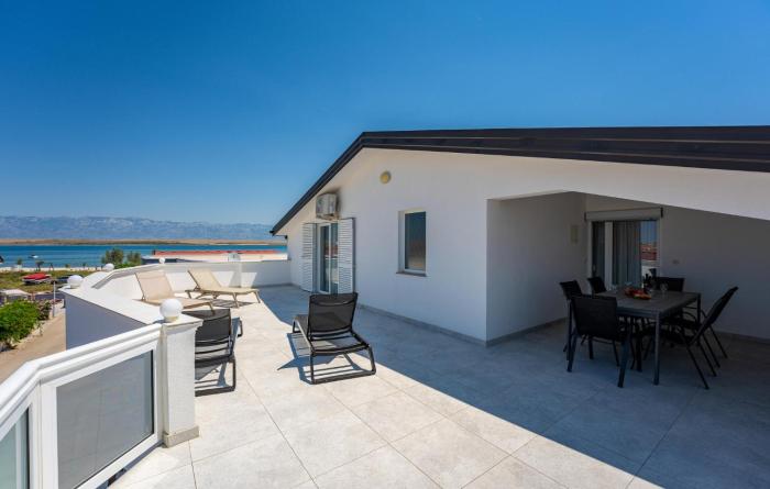 Stunning Apartment In Vir With Wifi