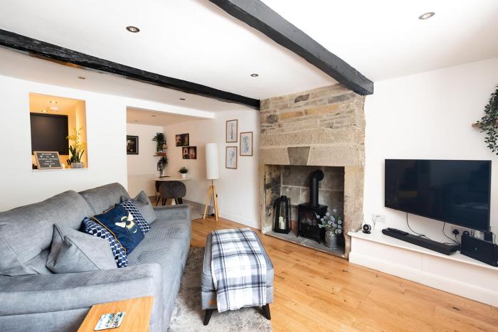 SPINDLE COTTAGE - Riverside cottage on the edge of the Peak District