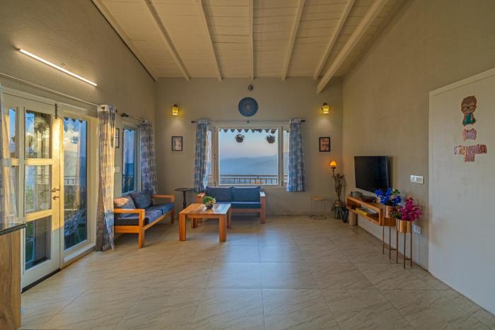 Luxury 1BR Villa with Kitchen & Living Room - Himalayan Views, Pet Friendly