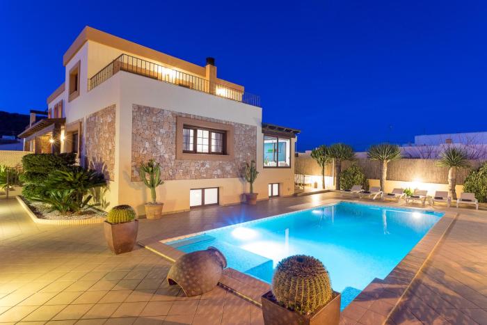 Villa near ibiza Town Sleeps 1416