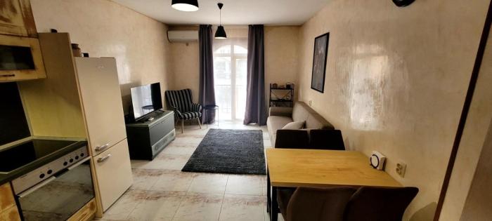 2 BR Top location and stunning view!