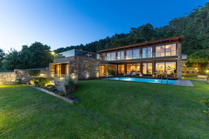 Sunrise Escape with Pool by Portugal Active