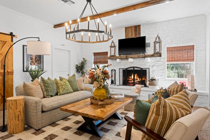 Poplar Place Main - Hot Tub & Fire Pit
