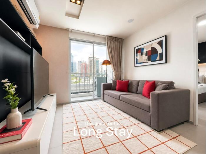 500m BTS l Large 53 sqm l Rooftop pool