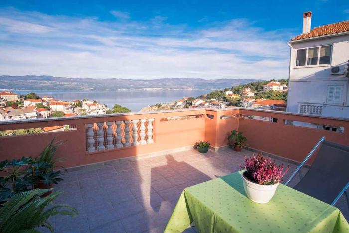 Apartment near Beach in Vrbnik-Insel Krk 58172