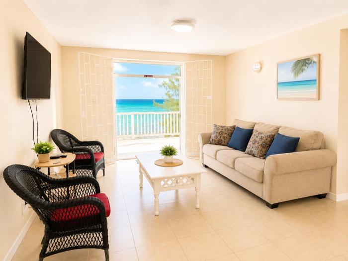 Maxwell Beach Escape 1- Beachfront & Resort Access