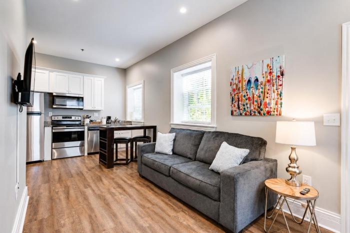 Bright & Cozy Church Conversion 1BR
