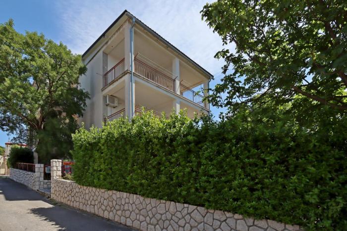 Apartments and rooms with parking space Novi Vinodolski - 19860