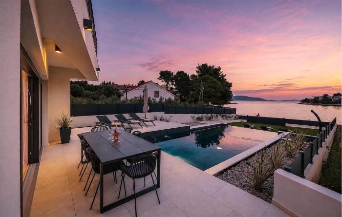 Gorgeous Home In Veli Iz