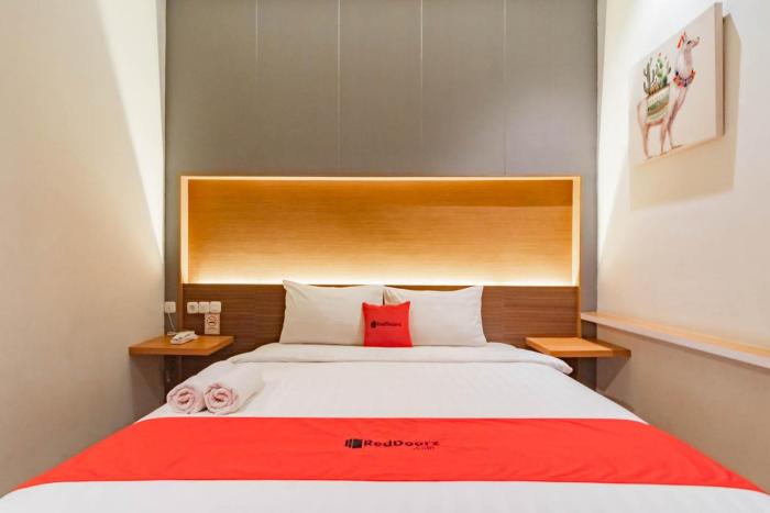 RedDoorz Plus @ Doorman Guest House