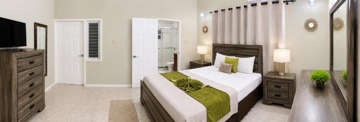 Runaway Bay Oasis 2 BDR 2 Gyms 2 Pools