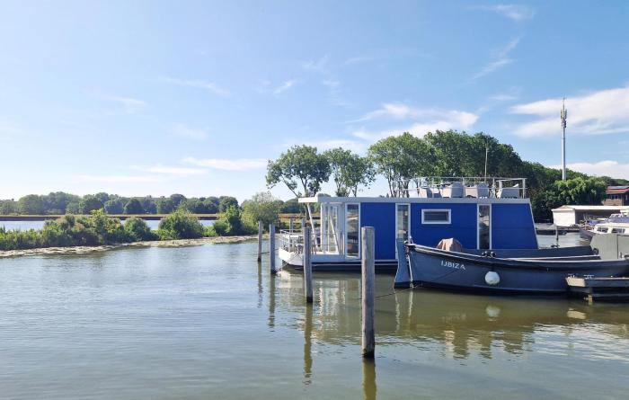 2 Bedroom Amazing Ship In Amsterdam