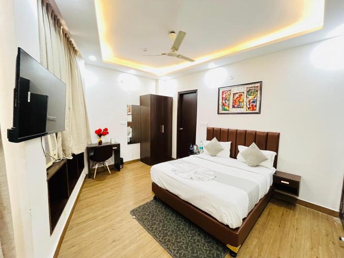 Hotel PP Tower - Near Ghaziabad Railway Station