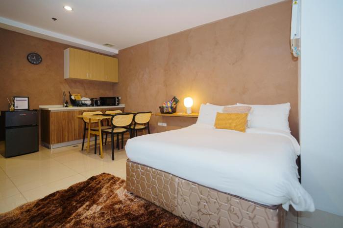 Lacson City View Studio good for 4