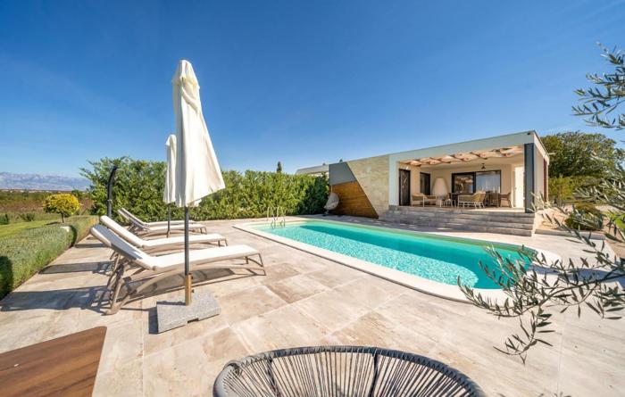 Beautiful Home In Zerava