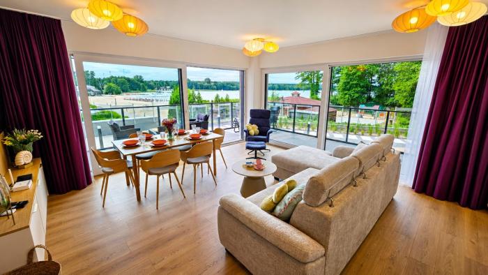 Złota Plaża Apartament Kwiecisty z widokiem na jezioro