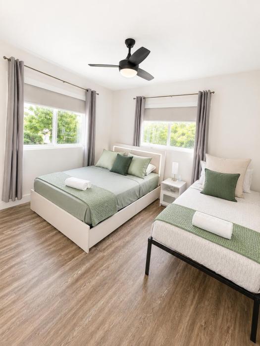 Modern Chic 2BR Retreat in Design District & Wynwood